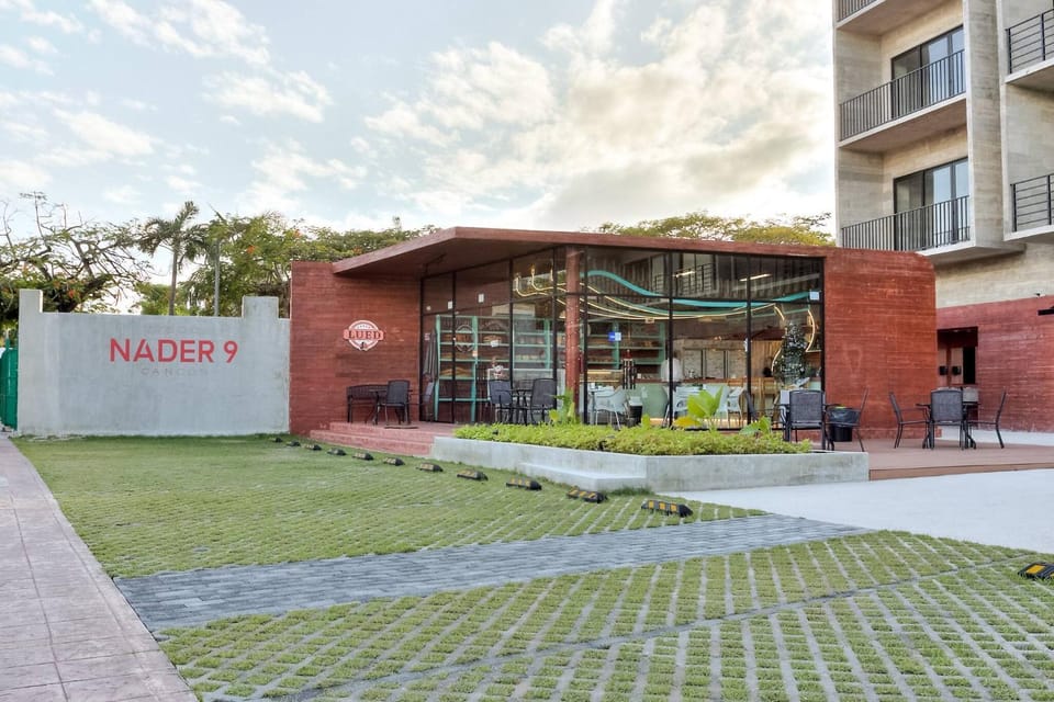 Property building, Restaurant/places to eat, Neighbourhood, Fitness centre/facilities, Supermarket/grocery shop, Shopping Area, Location
