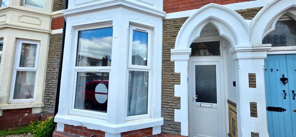 Property building, Facade/entrance, Day