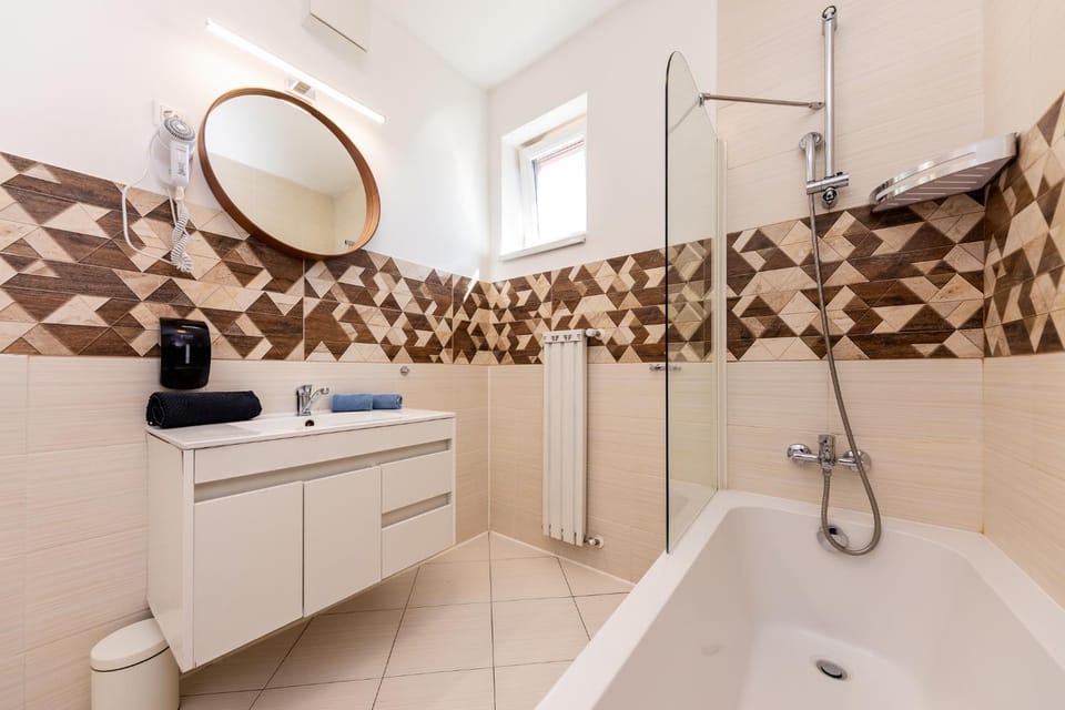 Shower, Bathroom, towels
