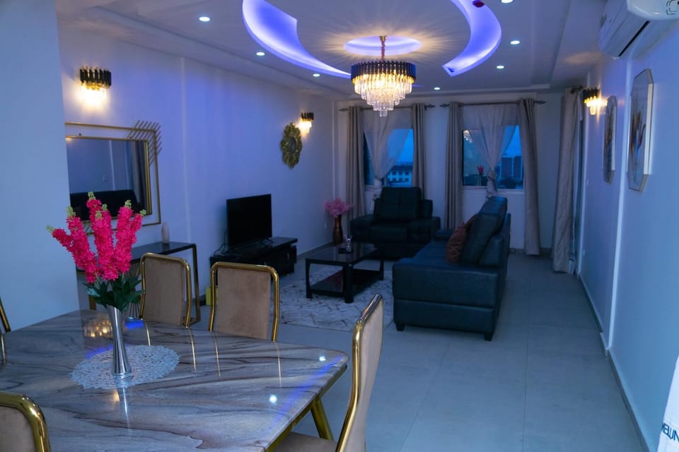 Communal lounge/ TV room, TV and multimedia, Living room, Dining area, Evening entertainment