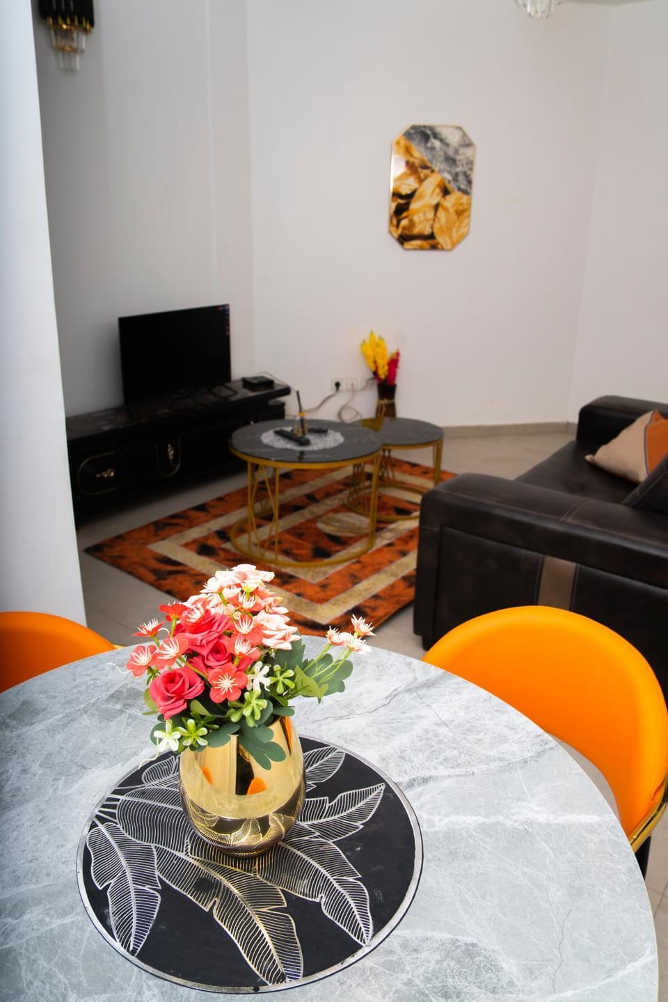 TV and multimedia, Living room, Seating area, Dining area
