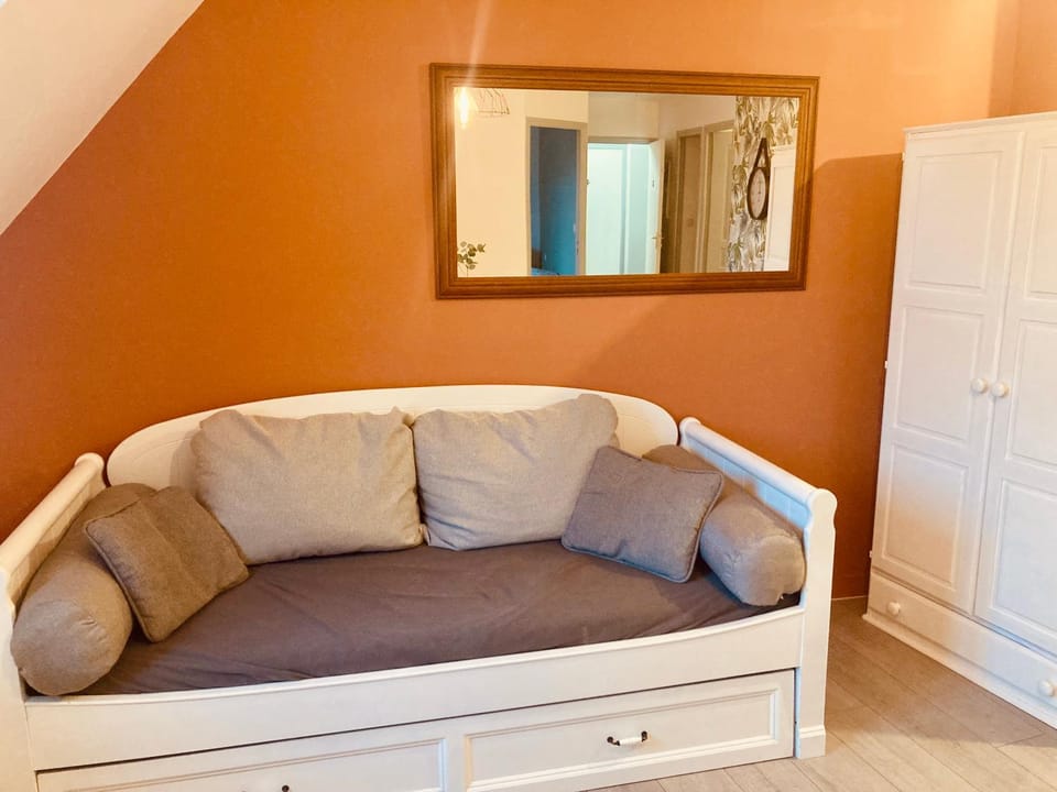 Living room, wardrobe