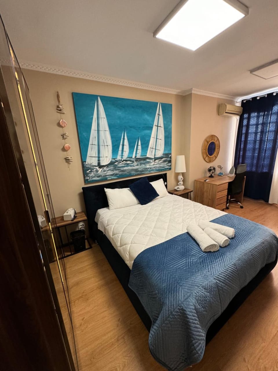 Bed, Photo of the whole room, Bedroom, towels