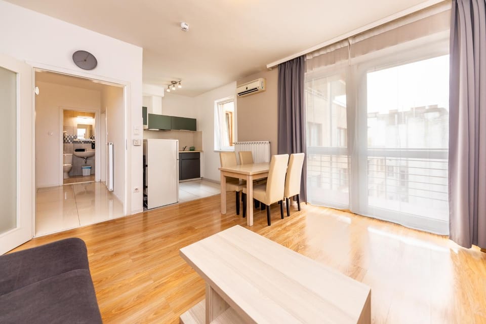Living room, Dining area, pet friendly