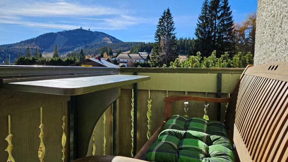 View (from property/room), Balcony/Terrace, Mountain view