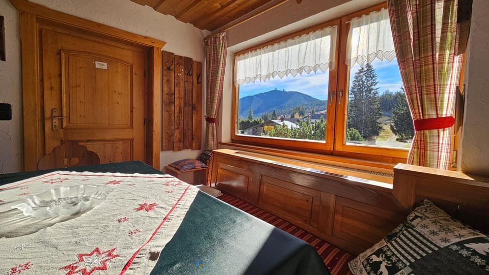 Dining area, Mountain view
