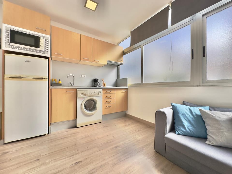 Kitchen or kitchenette, stove, washing machine