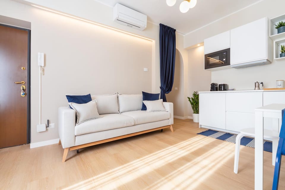 TV and multimedia, Kitchen or kitchenette, Living room, Seating area, Dining area, air conditioner