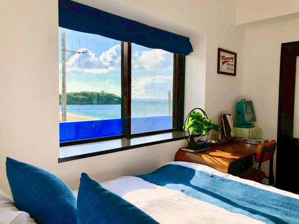 Bed, Natural landscape, Photo of the whole room