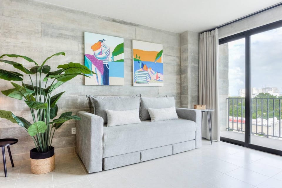 Property building, Restaurant/places to eat, Neighbourhood, Fitness centre/facilities, Supermarket/grocery shop, Shopping Area, Swimming pool, Location