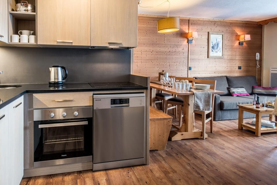 Coffee/tea facilities, Kitchen or kitchenette, Living room, Seating area, Dining area, dishwasher, oven, pet friendly, stove