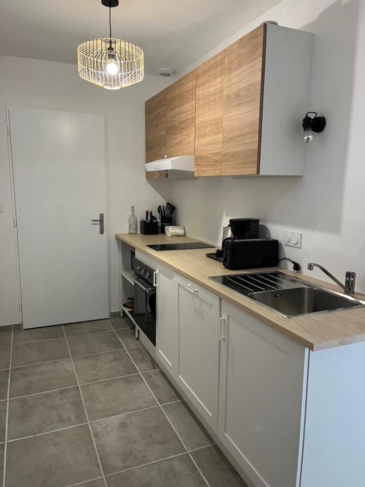 Kitchen or kitchenette