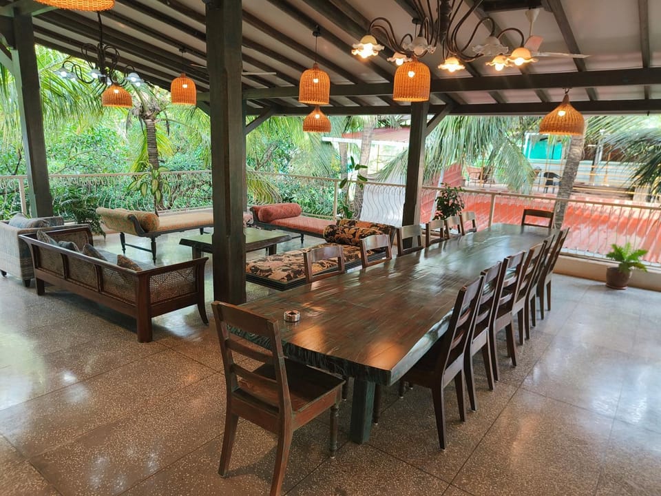 Seating area, Dining area