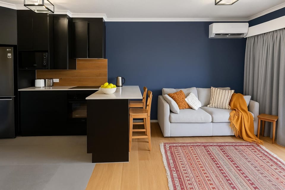 Kitchen or kitchenette, Living room, Seating area, Dining area
