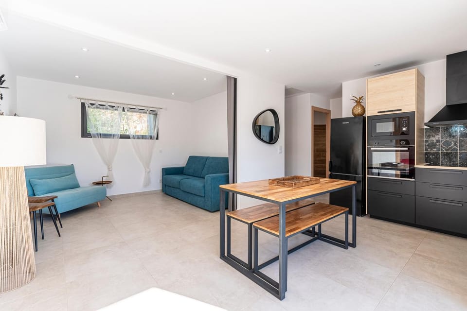 Living room, Dining area