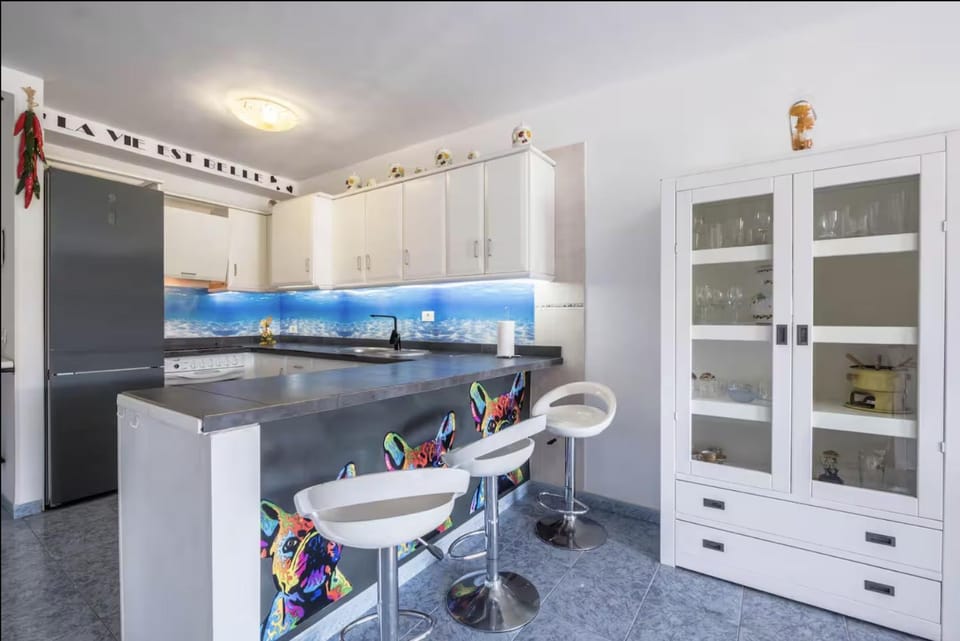 Kitchen or kitchenette, Dining area, oven, stove