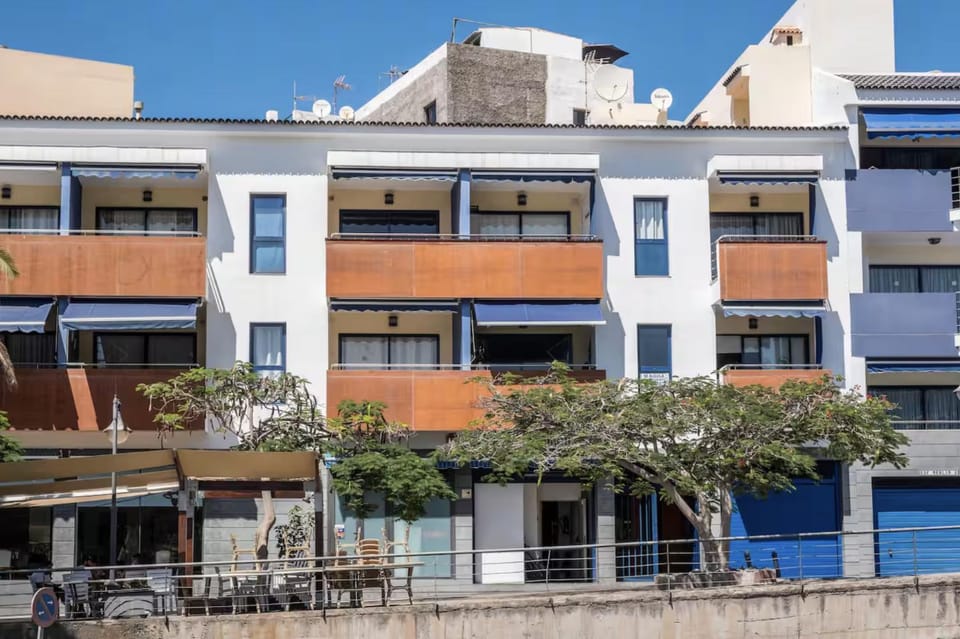 Property building, View (from property/room), Balcony/Terrace