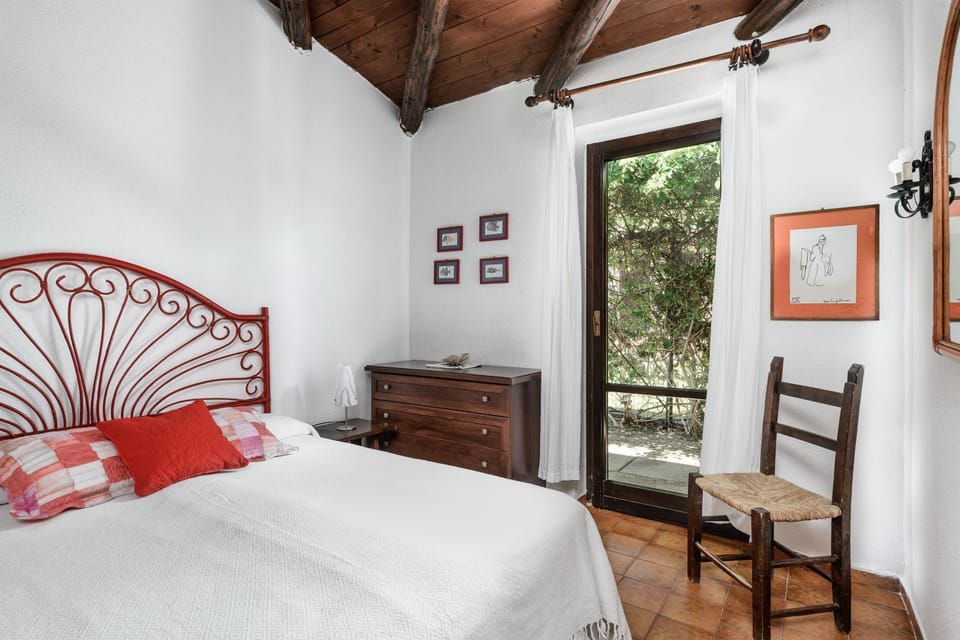 Property building, Living room, Bedroom