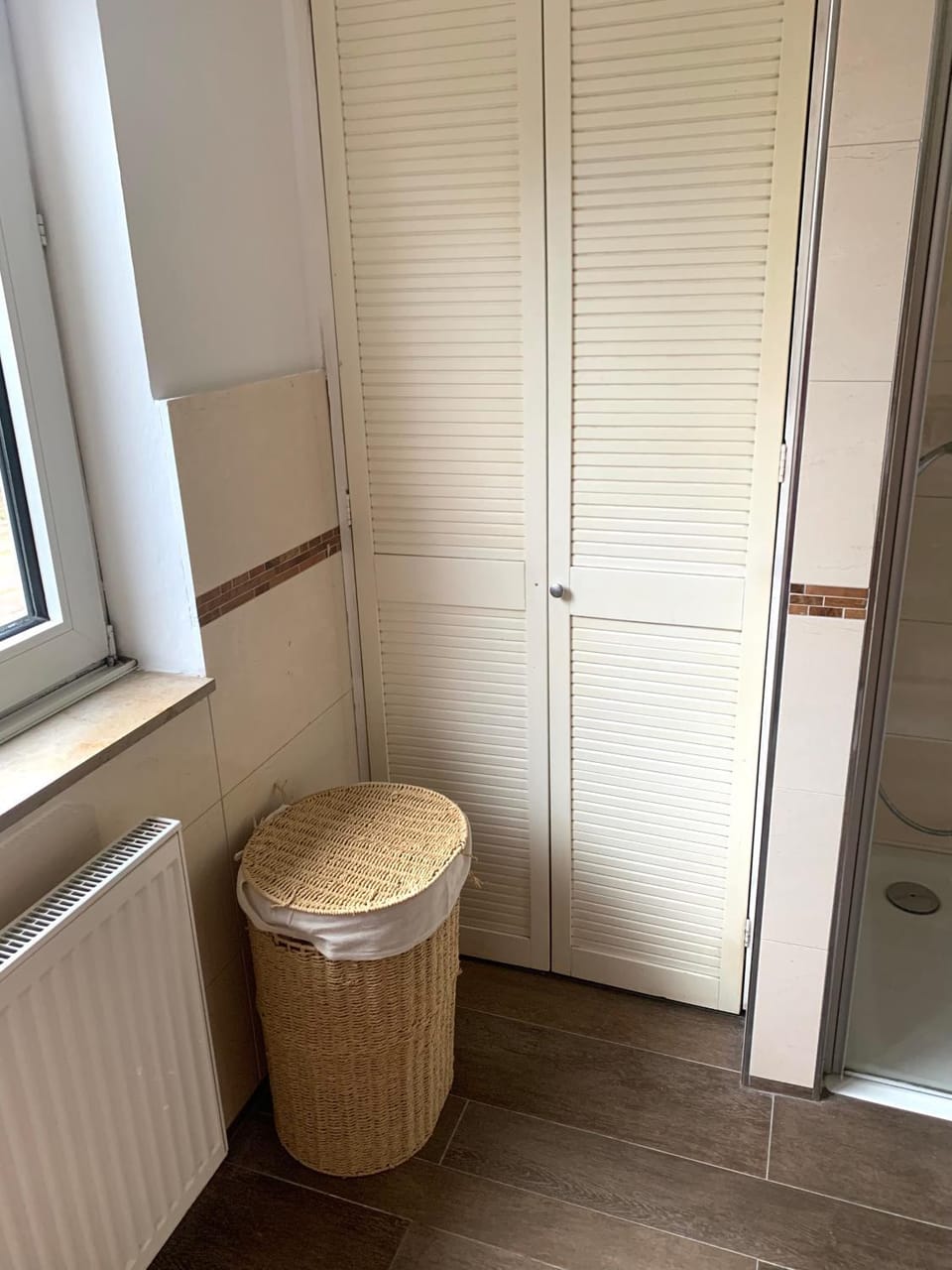 Bathroom, wardrobe