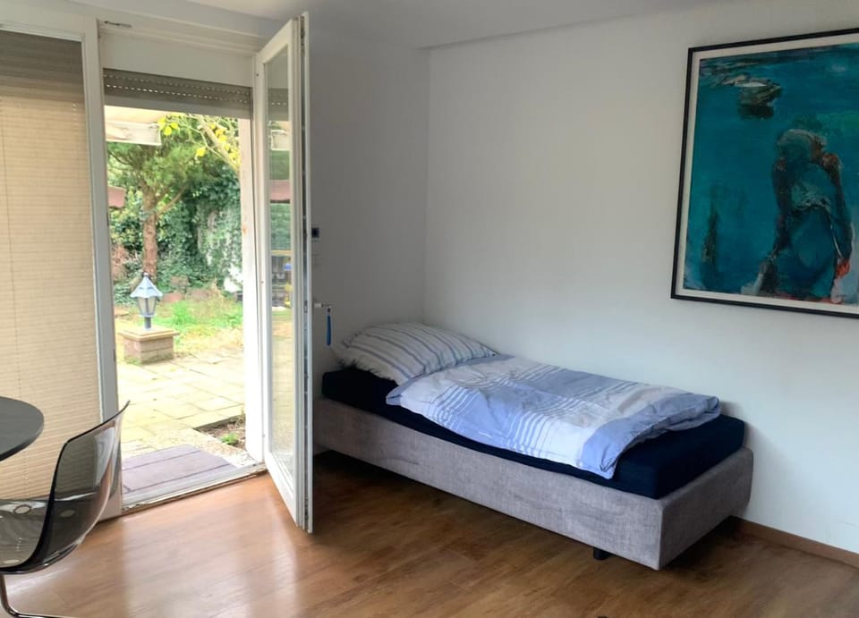 Bed, Seating area