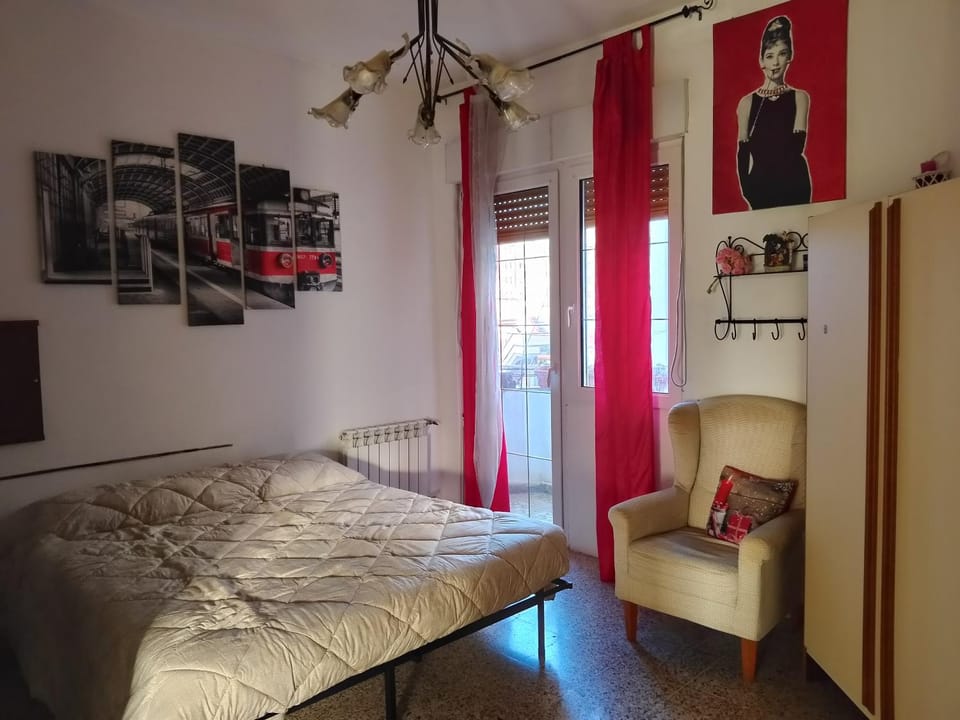 Bed, Living room, Photo of the whole room, Bedroom, wardrobe