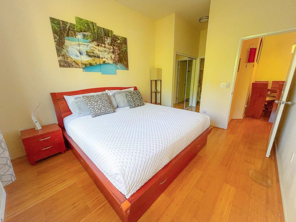 Hawaii Oasis 2-Bedroom at The Cove Waikiki Apartment in Honolulu