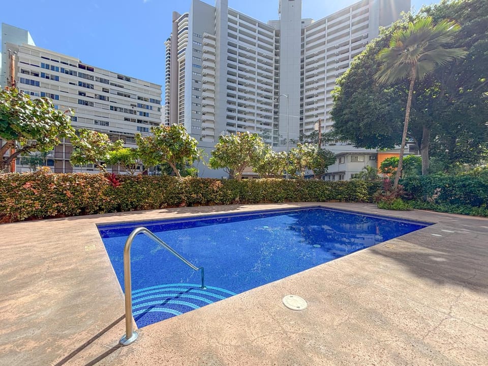 Hawaii Oasis 2-Bedroom at The Cove Waikiki Apartment in Honolulu