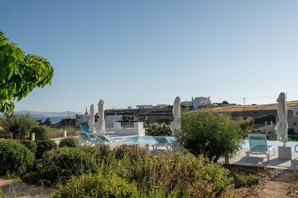 Day, Natural landscape, Swimming pool, sunbed