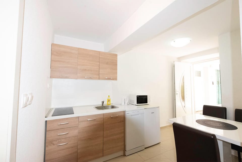 Kitchen or kitchenette, dishwasher, stove, kitchen, kitchen