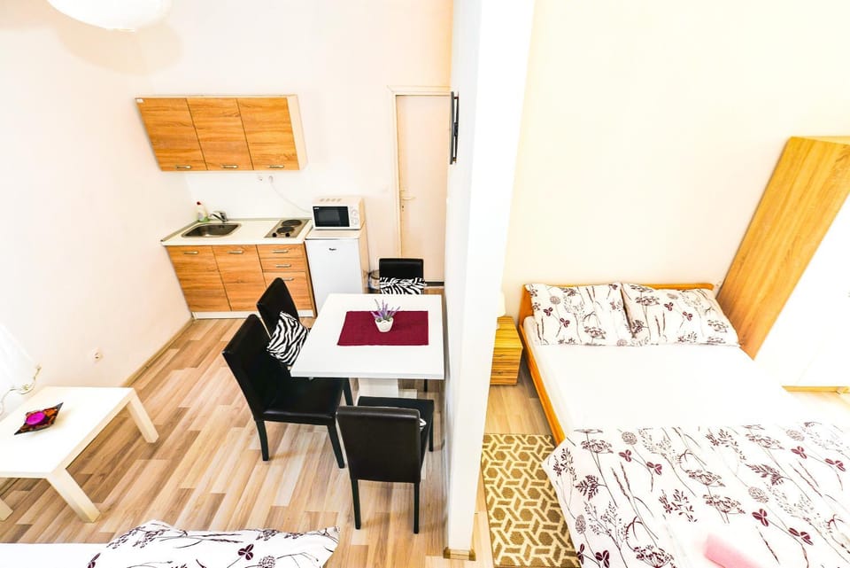 Bed, Kitchen or kitchenette, Photo of the whole room