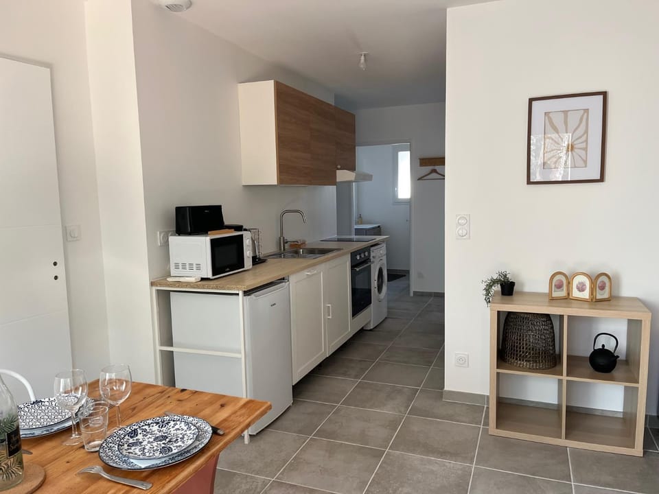 Kitchen or kitchenette