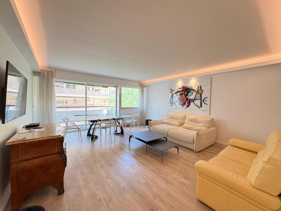 Appartement moderne avec terrasse, Centre Cannes Apartment in Cannes