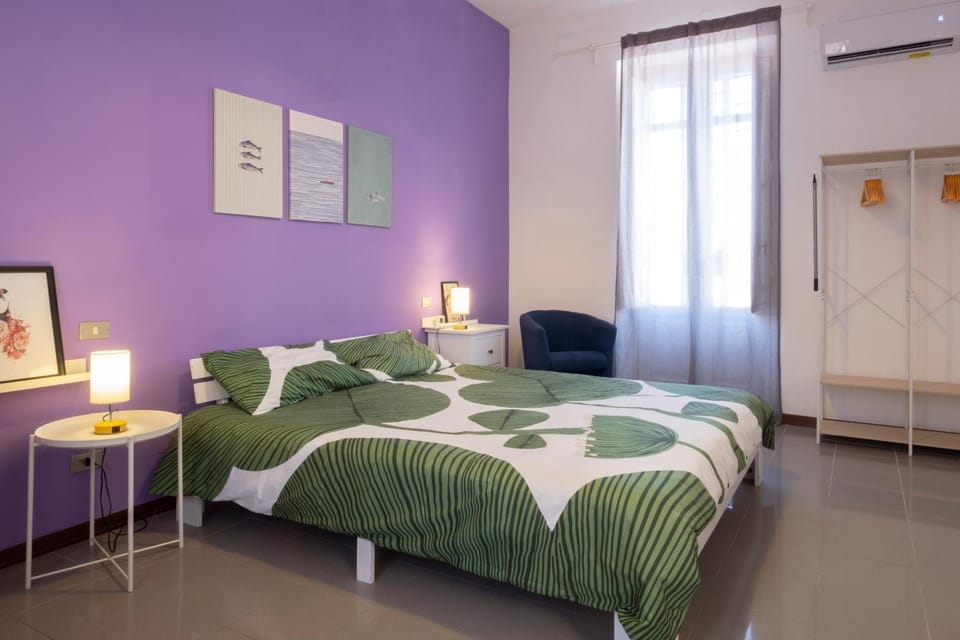 Bed, Balcony/Terrace, air conditioner