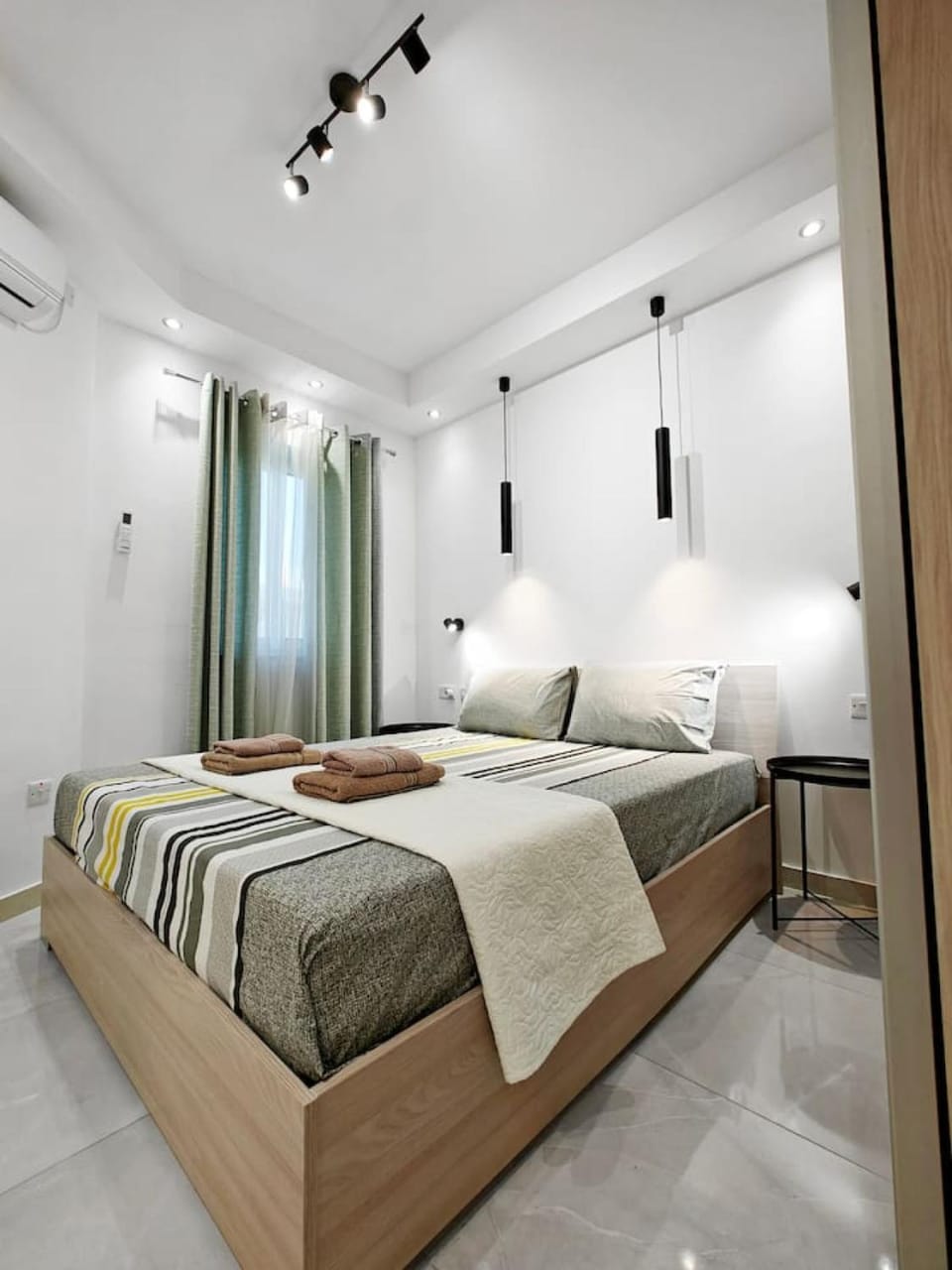 Bed, Bedroom, towels, air conditioner