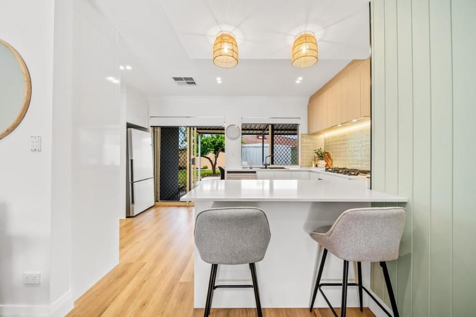 Short Stay Sanctuary - Close to airport House in Perth