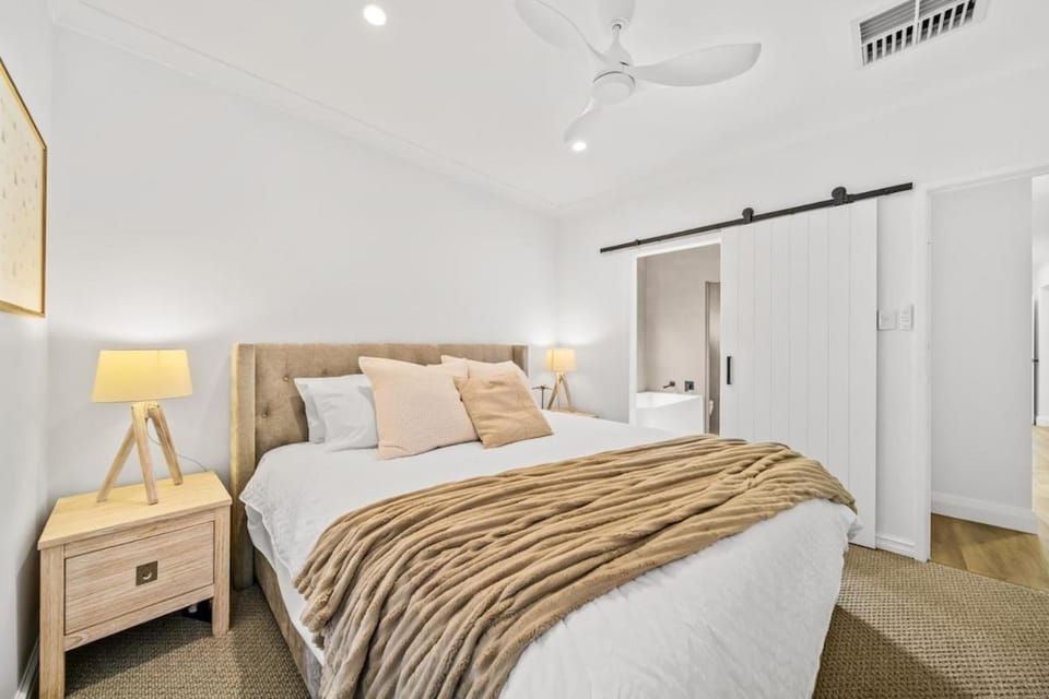 Short Stay Sanctuary - Close to airport House in Perth