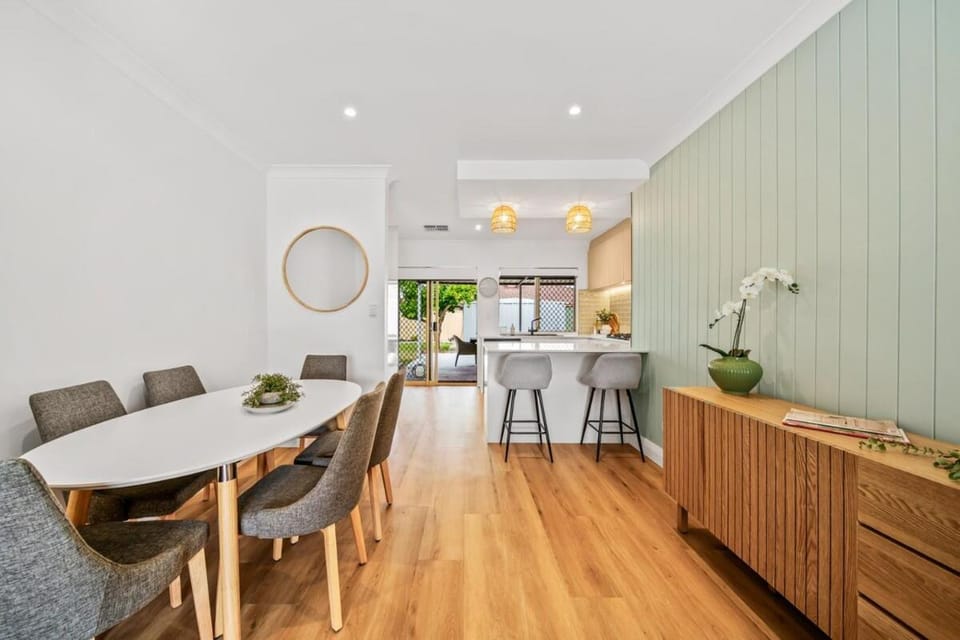 Short Stay Sanctuary - Close to airport House in Perth