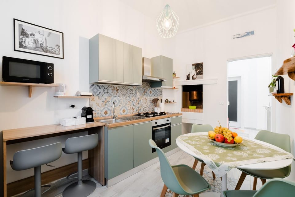Property building, Kitchen or kitchenette, Living room