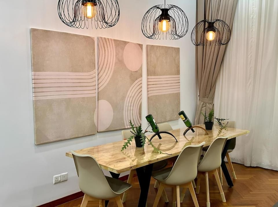 Marina Chic l Stylish 2BR Retreat l Straits Quay Apartment in Malaysia