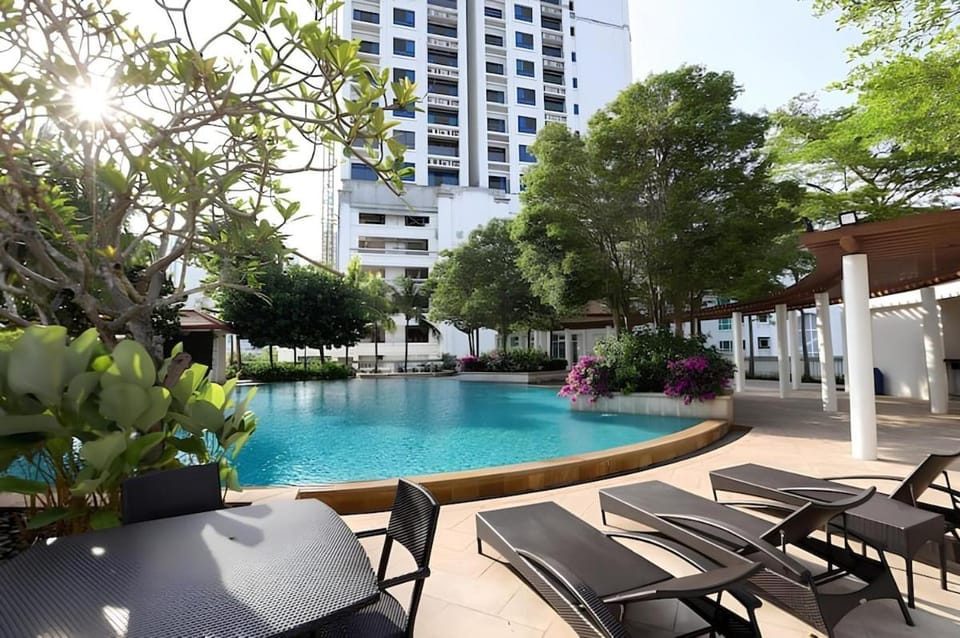 Marina Chic l Stylish 2BR Retreat l Straits Quay Apartment in Malaysia
