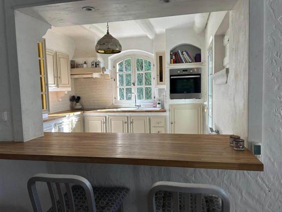 3 Bedroom 2 Bath Villa Private Pool in Mougins Villa in Mougins