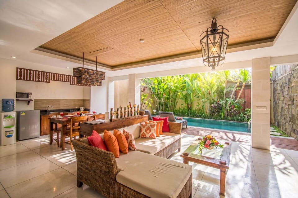 Living room, Seating area, Dining area, Swimming pool