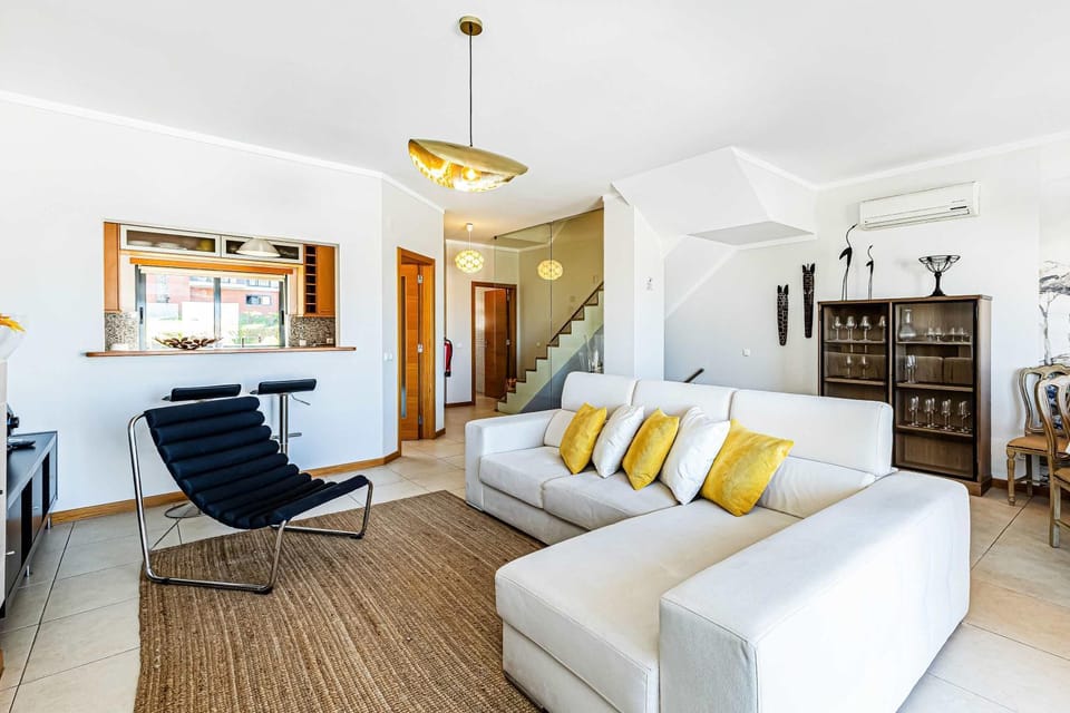Casa Bayview Bliss - Sea Views Pool & BBQ Stroll to Beach and Ferragudo Village House in Ferragudo