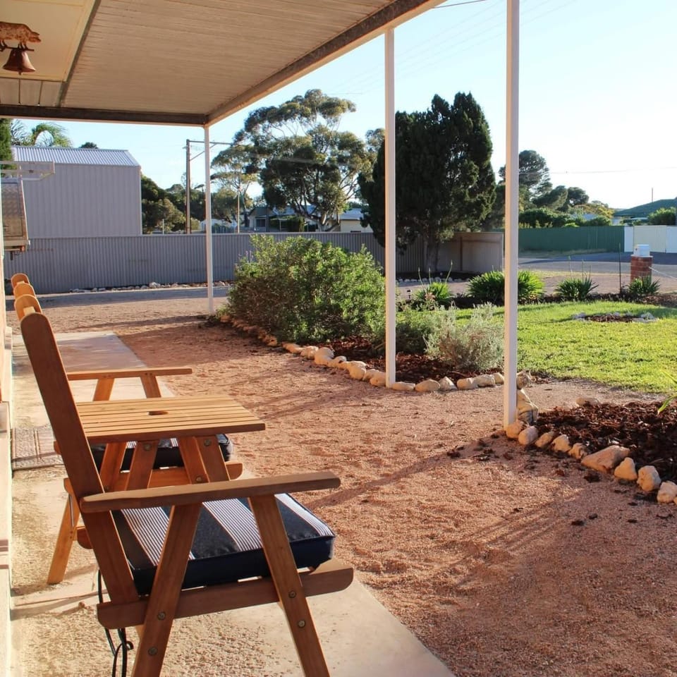 Property building, Balcony/Terrace, Garden view