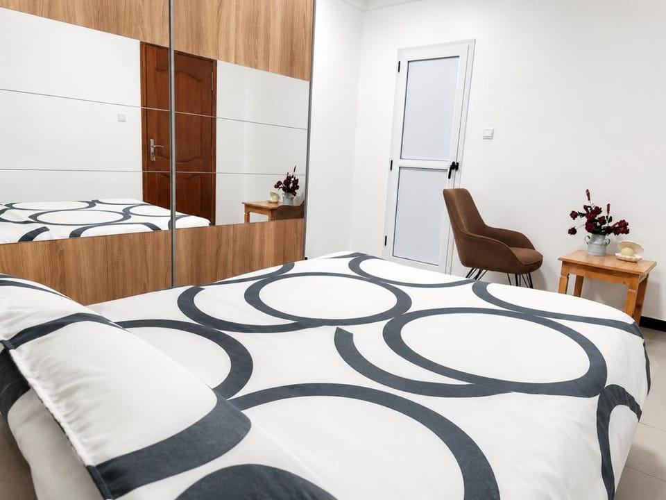 Bed, Photo of the whole room, Bedroom, wardrobe