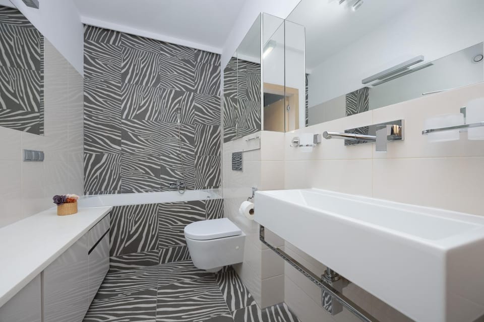 Bathroom, Bath