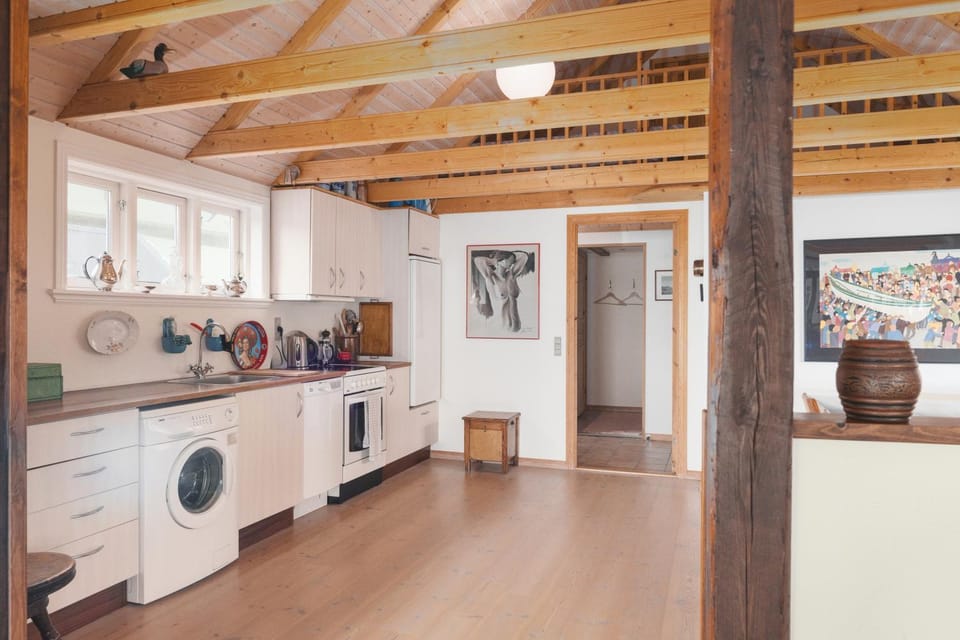 Kitchen or kitchenette, dishwasher, stove, washing machine