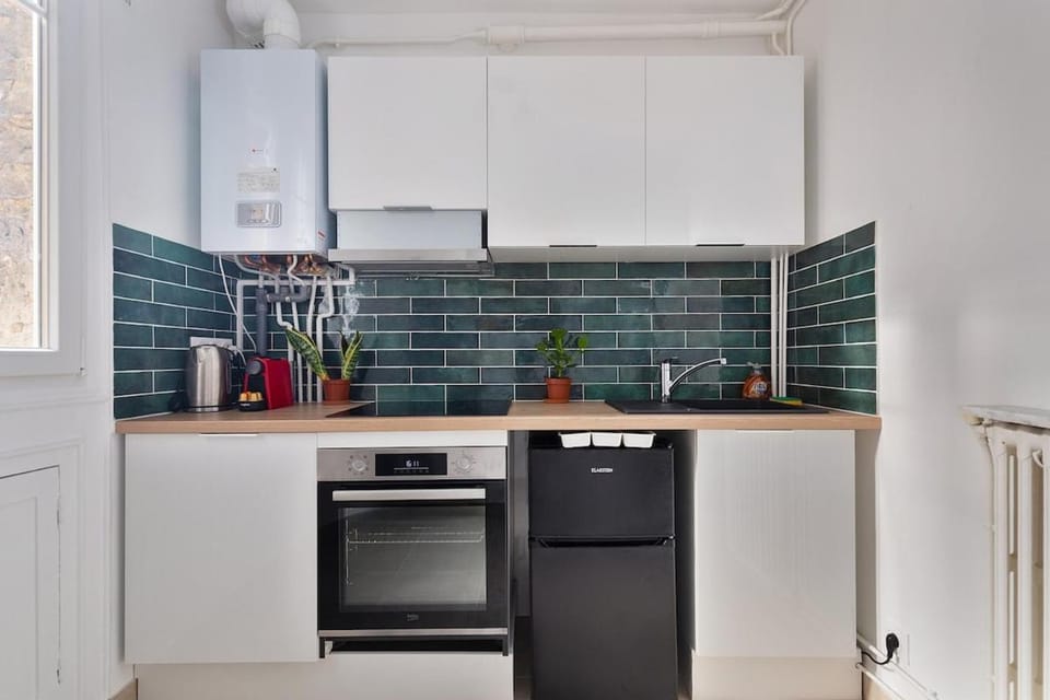 Elegant 3-room apartment near Foch Hospital & La Défense Paris Apartment in Suresnes