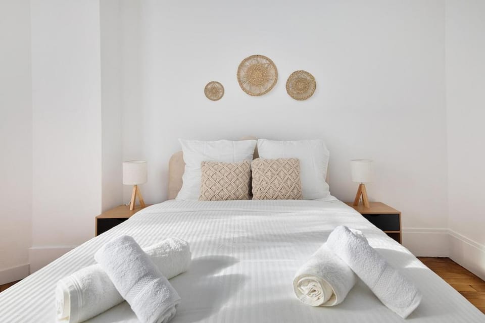 Elegant 3-room apartment near Foch Hospital & La Défense Paris Apartment in Suresnes