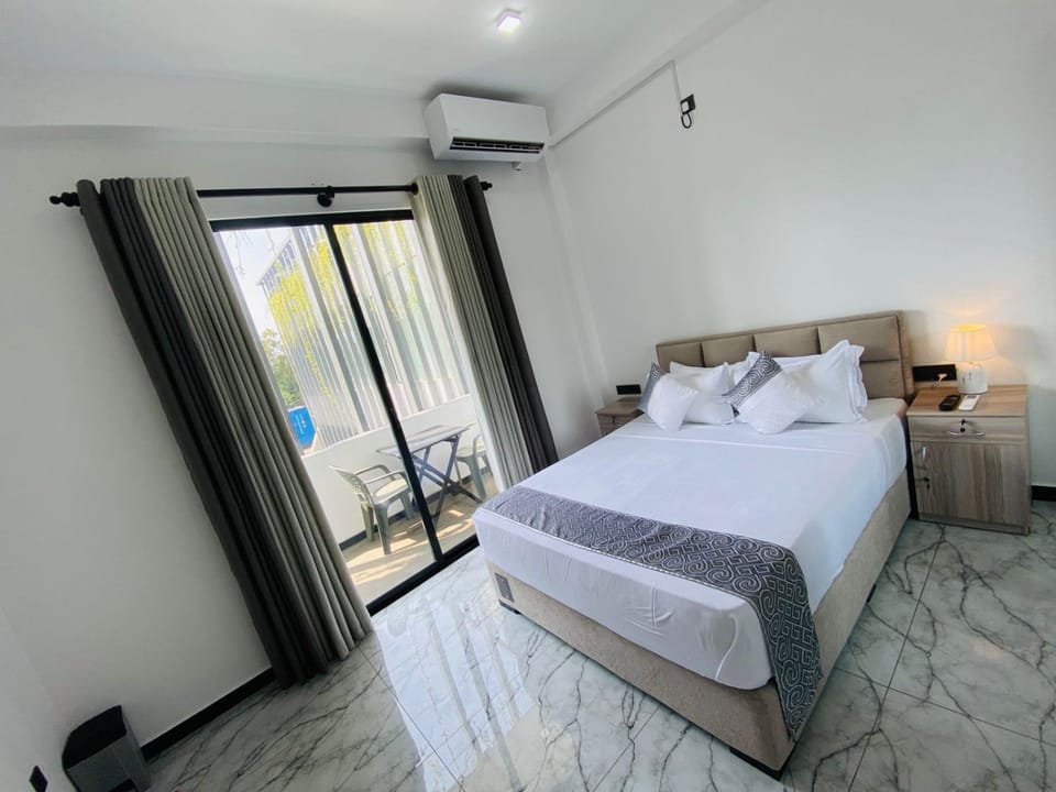 Bed, Photo of the whole room, Bedroom, towels, air conditioner